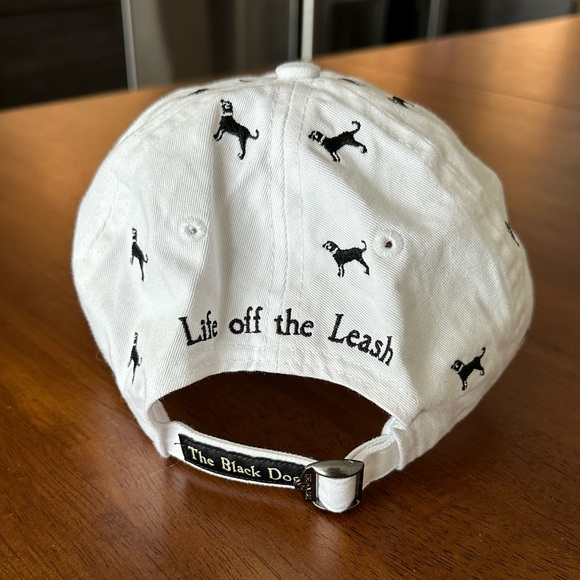 The Black Dog baseball cap, white with little black dogs - Picture 5 of 5